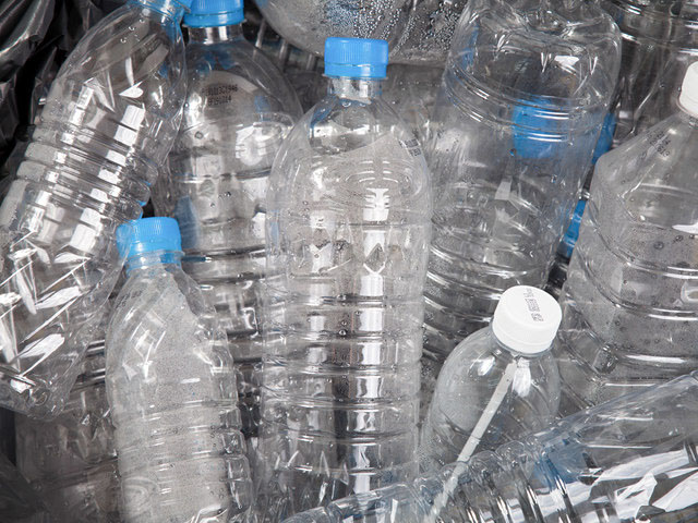 مشروبات کی بڑھتی ہوئی پیاس نے ایشیائی ممالک میں پلاسٹک کی بوتلوں کے استعمال کو خوفناک حد تک بڑھا دیا، رپورٹ