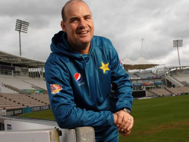پاکستان کرکٹ ٹیم کے ہیڈ کوچ مکی آرتھر نے ہائی پرفارمنس کیمپ جوائن کرلیا
