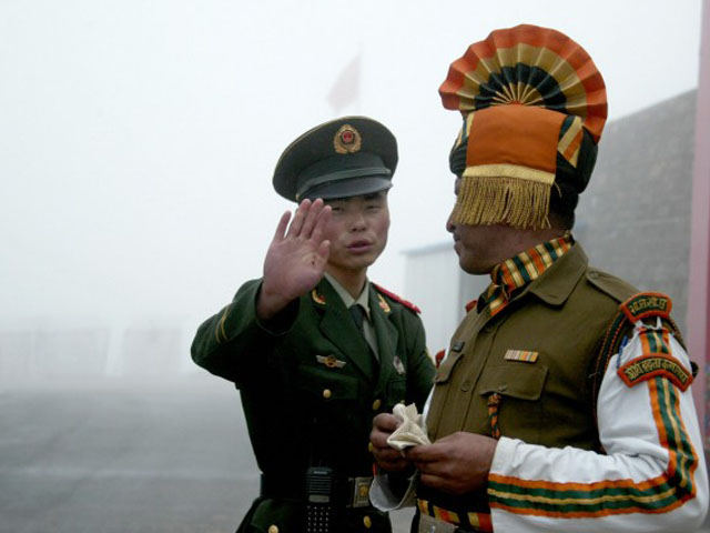 بھارت نے چین کے ساتھ سرحد پر فوجیوں کی تعداد بڑھا دی