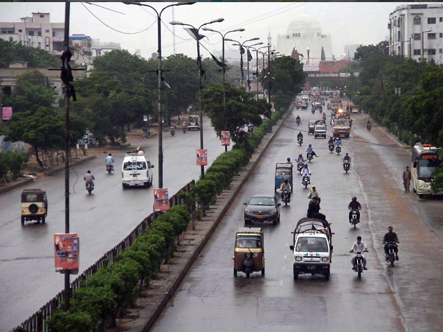 کراچی میں بوندا باندی، ہلکی بارش سے گرمی کی شدت میں کمی