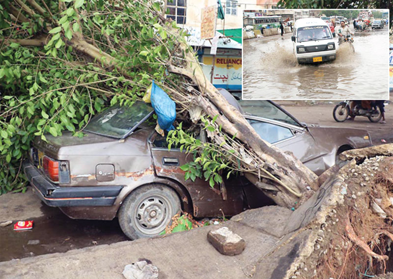 کراچی میں طوفانی بارش، چھتیں اڑگئیں، درخت اکھڑگئے، بجلی غائب، 11جاں بحق
