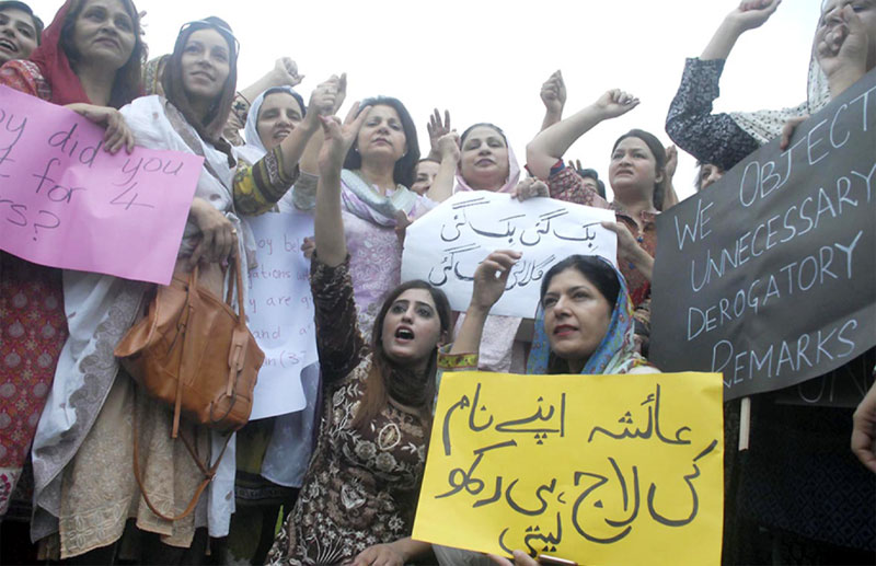 پی ٹی آئی کی خواتین نے ن لیگ کو بے نقاب کردیا، عمران خان