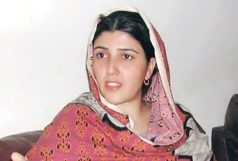 پاک فوج کو سیاست میں نہ گھسیٹا جائے‘عائشہ گلالئی