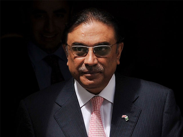 سابق صدر آصف علی زرداری سیاسی مصرفیات مختصر کر کے کراچی پہنچ گئے