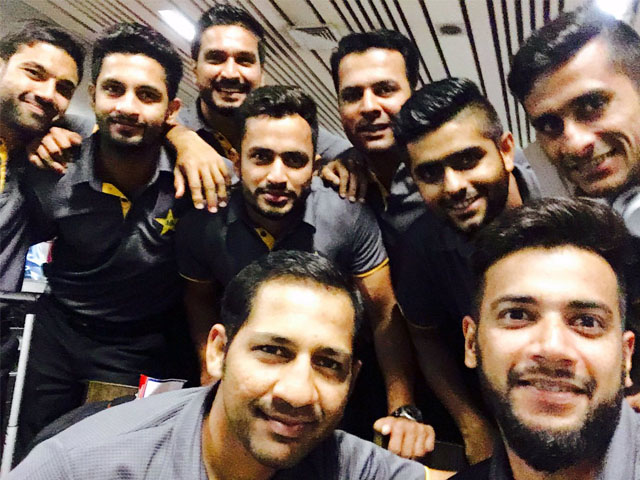 سری لنکا کے خلاف ون ڈے سیریز کھیلنے کے لیے قومی کرکٹ ٹیم کے ارکان لاہور سے متحدہ عرب امارات پہنچ گئے