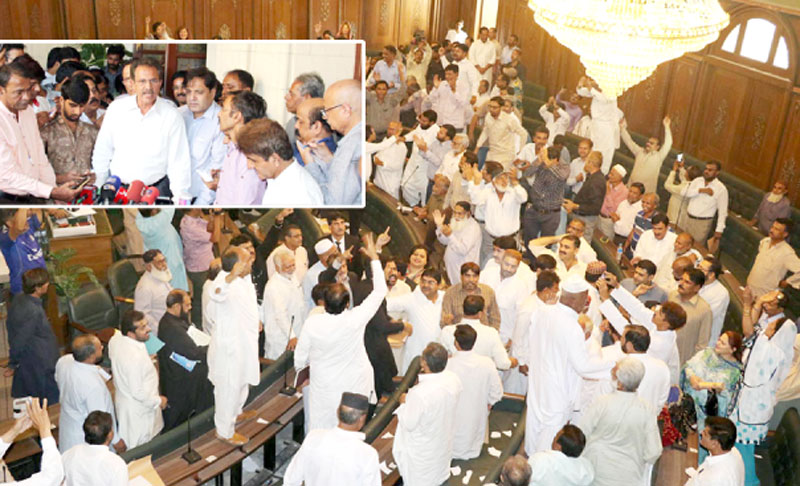 کراچی سٹی کونسل کا اجلاس ہنگامہ آرائی کی نذر ہوگیا، چور میئر چور کے نعروں کی گونج