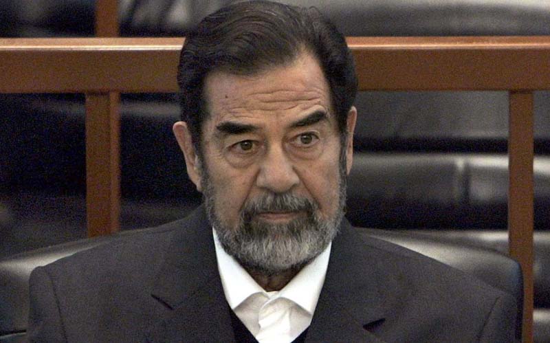 صدام حسین پھانسی کے وقت انتہائی پرسکون تھے، امریکی اہلکار