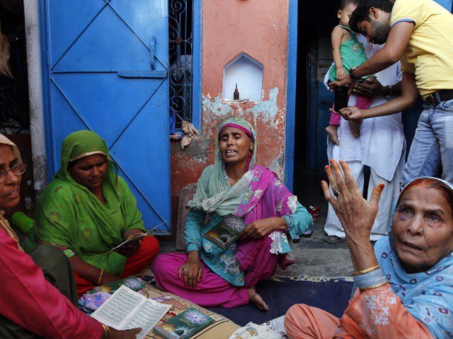 بھارت ، ہندو انتہا پسند نے مزدور مسلمان شخص کو قتل کے بعد جلا دیا