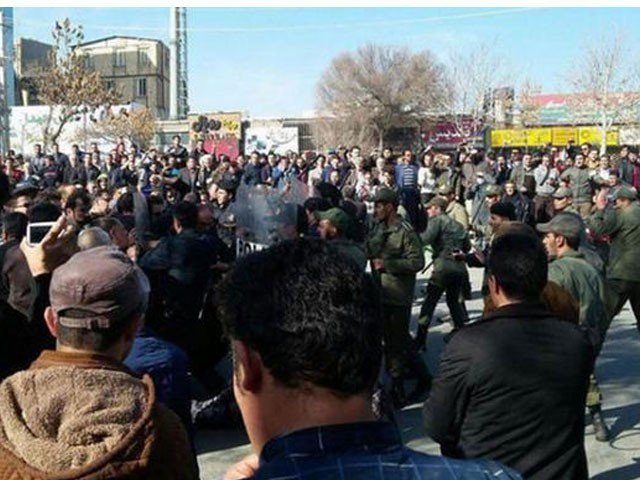 ایران مہنگائی کی لپیٹ میں، شہری سڑکوں پر نکل آئے
