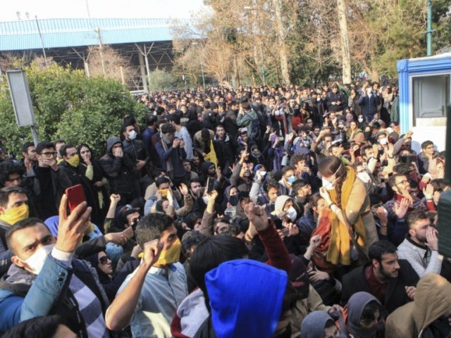 احتجاجی مظاہروں کا سلسلہ پاکستان کی سرحد کے نزدیک ایرانی شہر زاہدان تک پہنچ گیا