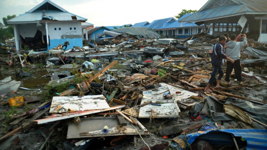 انڈونیشیا ،سونامی سے400 افراد ہلاک،600زخمی،سینکڑوں عمارتیں منہدم