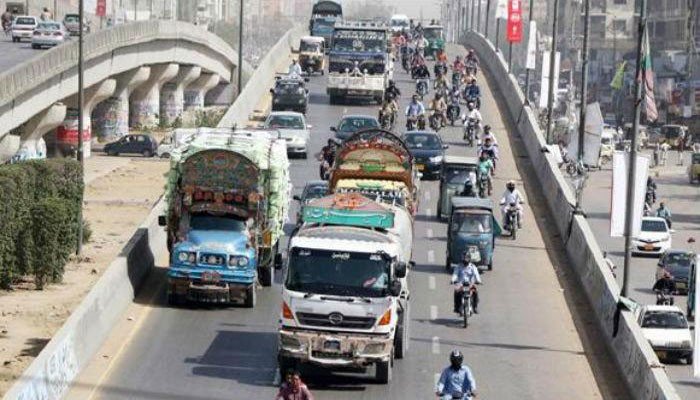 کراچی سمیت ملک بھر میں تمام سڑکیں اور تعلیمی ادارے کھل گئے، پٹرول کی ترسیل شروع