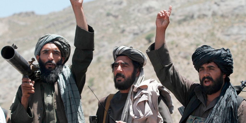پاکستان نے اہم کمانڈر سمیت دو طالبان قیدی رہا کر دیے