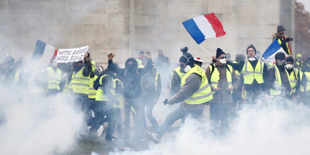 فرانسیسی حکومت نے گھٹنے ٹیک دیے، احتجاج کے بعد ٹیکسز واپس