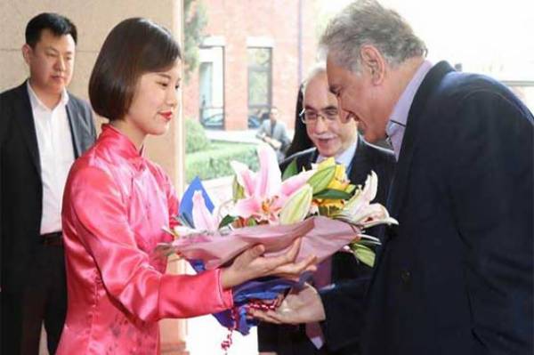 وزیر خارجہ شاہ محمود قریشی3 روزہ دورے پر چین پہنچ گئے