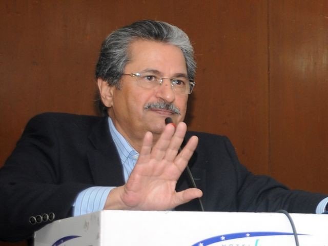 وفاقی وزیرشفقت محمود، اسد عمرکی حمایت میں کھل کرسامنے آگئے