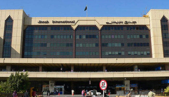 کراچی میں امیگریشن کے 8 افسران اور اہلکار معطل