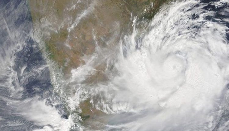 طوفان وایوجمرات کو بھارتی گجرات سے ٹکرائے گا