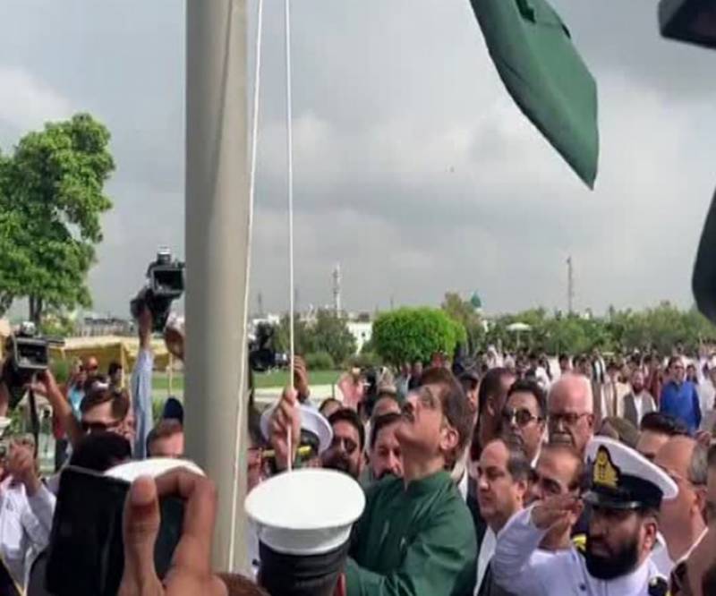 وزیرِ اعلیٰ سندھ کی مزارِ قائد پر حاضری، پرچم کشائی