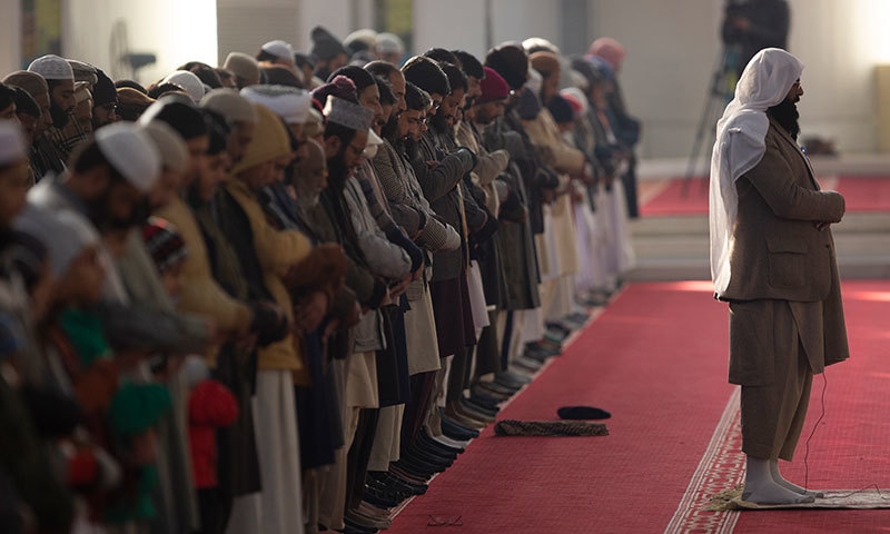 پاکستان میں طویل دورانیے کا سورج گرہن، مساجد میں نماز کسوف ادا کی گئی