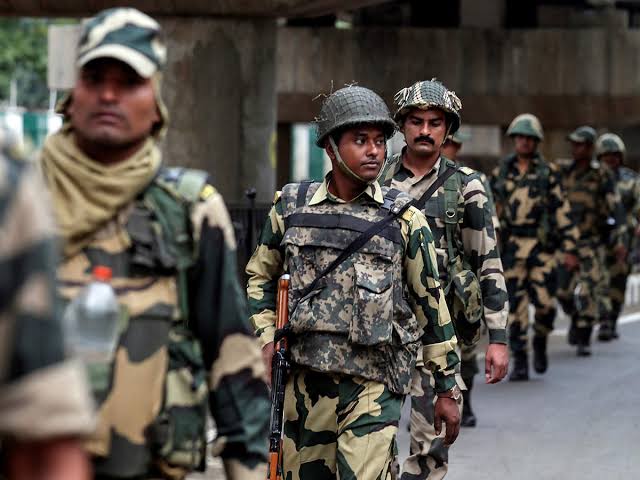 بھار تی حکومت کا مقبوضہ کشمیر سے پولیس، پیراملٹری کی 72 کمپنیوں کو واپس بلانے کا فیصلہ