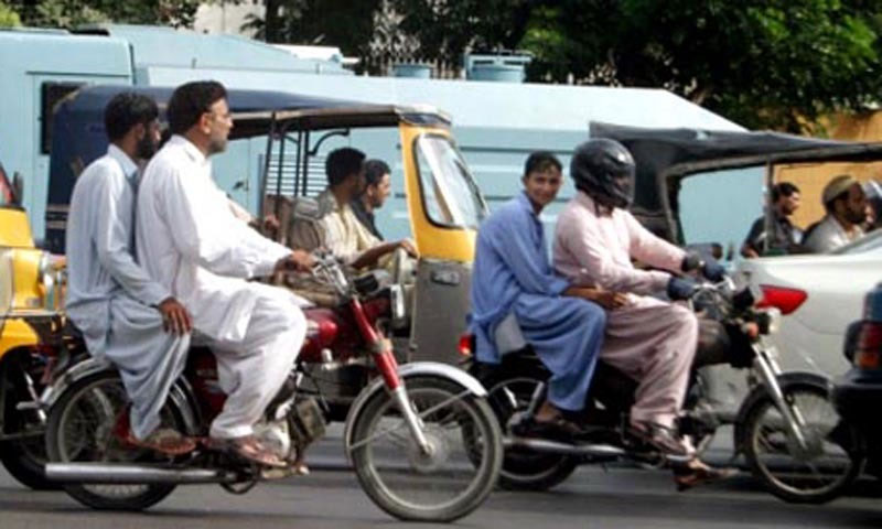 کراچی میں موٹرسائیکل کی ڈبل سواری پر پابندی ختم