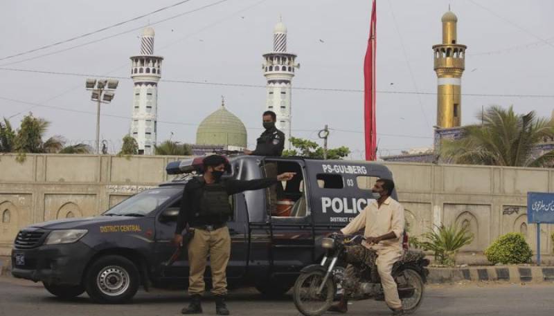کراچی میں لاک ڈائون، خلاف ورزی پر 300 افراد گرفتار