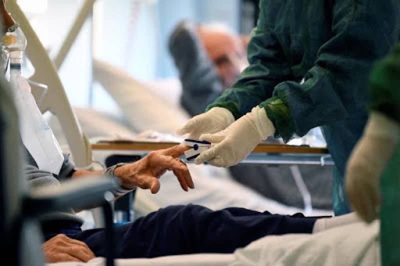 پرائیویٹ اسپتالوں کا کورونا مریضوں کے لیے 20 فیصد بیڈز مختص کرنے سے انکار