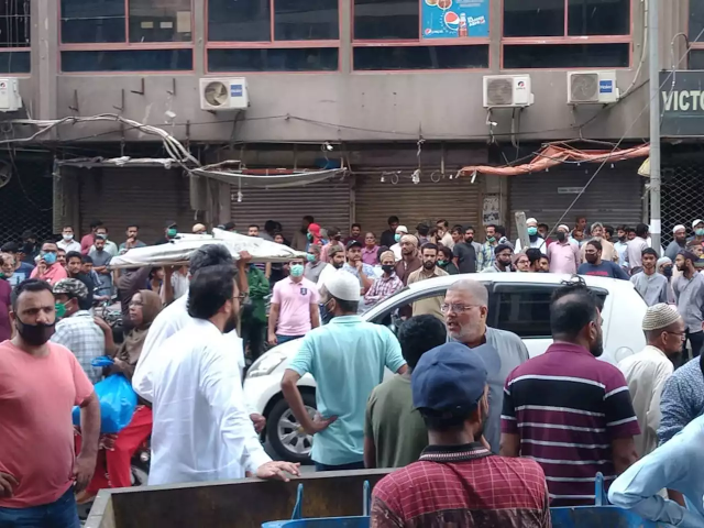 کراچی ، ضوابط توڑنے پر کئی شاپنگ سینٹر سیل کردیئے گئے
