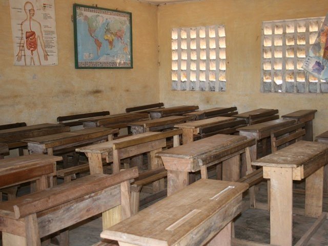 ملک بھر میں تعلیمی ادارے کھولنے کی درخواست مسترد