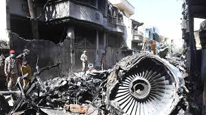 کراچی طیارہ حادثہ کپتان ‘ ایئرٹریفک کنٹرولر ذمہ دار قرار