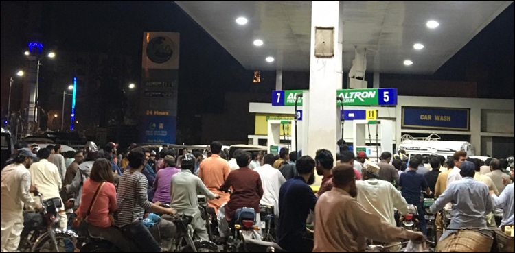 کراچی سمیت ملک بھر میں پیٹرول کا بحران سر اٹھانے لگا