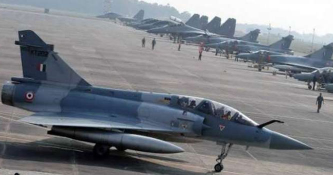 بھارت نے اپنے 30 جنگی طیارے سرحد پر پہنچا دیے