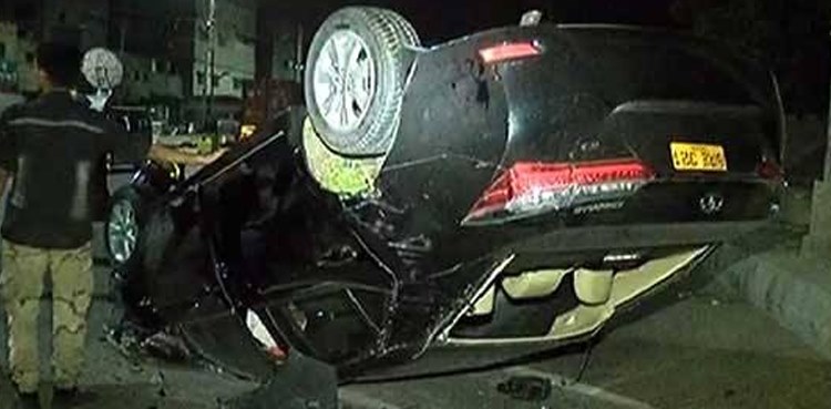 لیاری ایکسپریس وے سے گاڑی نیچے جاگری 4افراد جاں بحق‘ ایک زخمی