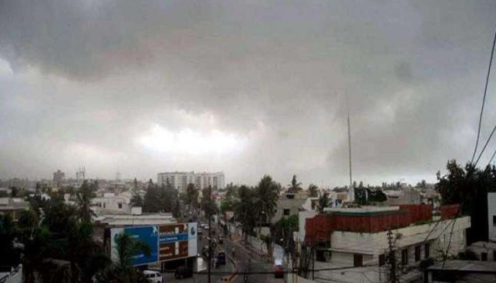 کراچی میں آج اور کل بادل برسنے کا امکان