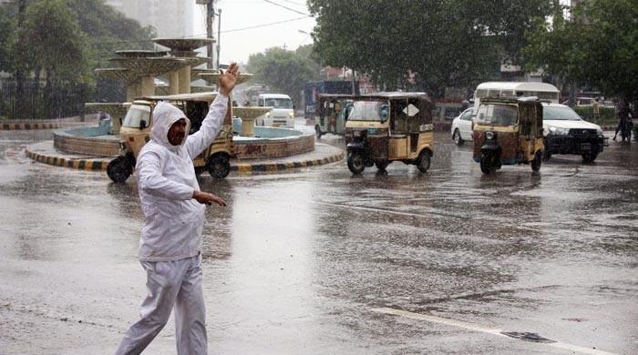 کراچی سمیت سندھ میں آندھی کے ساتھ موسلا دھار بارش