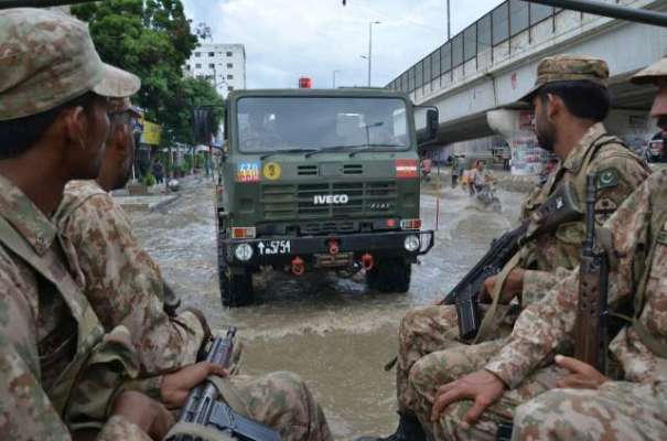 کراچی میں بارش کے بعد کی صورتحال سے نمٹنے کیلئے فوج طلب