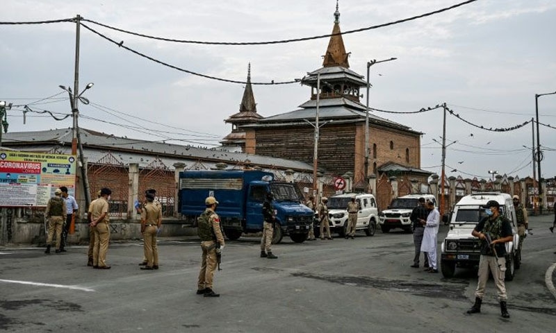 بھارتی حکام  نے مقبوضہ کشمیر میں کرفیو نافذ کردیا