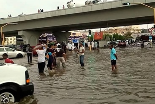 کراچی کی سڑکیں ندی نالوں میں تبدیل، سہ روزہ بارش میں 18 افراد جاں بحق