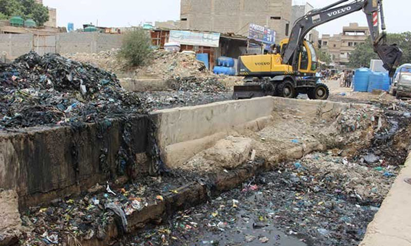 کراچی میں نالوں کی صفائی پر تجربات جاری، نتائج صفر