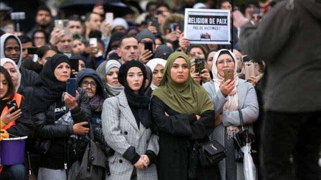 پرتشدد واقعات کے بعد فرانس کی مسلمان آبادی دبا کا شکار