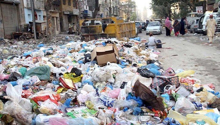 کراچی میں کچرا پھینکنے پر 16افراد کو جیل کی ہوا کھانا پڑ گئی