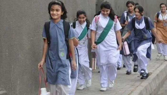 سندھ حکومت کے احکامات نظر انداز، نجی اسکولوں نے طلبا کوبلوالیا