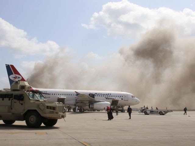 یمن ایئرپورٹ پر وزیراعظم کے طیارے پر حملہ ، 26 افراد جاں بحق
