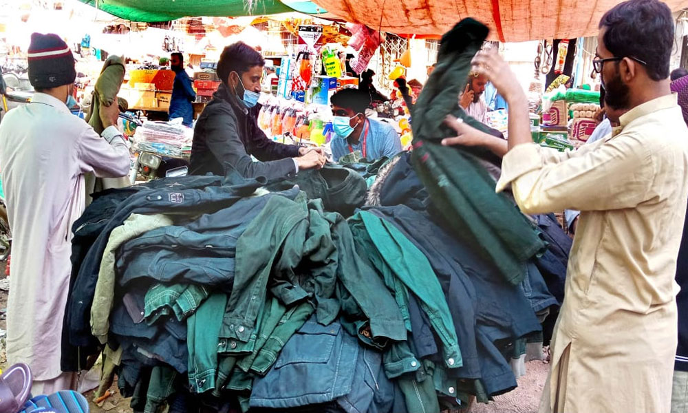 کراچی میں سردی کے ڈیرے، گرم کپڑوں کی خریداری عروج پر