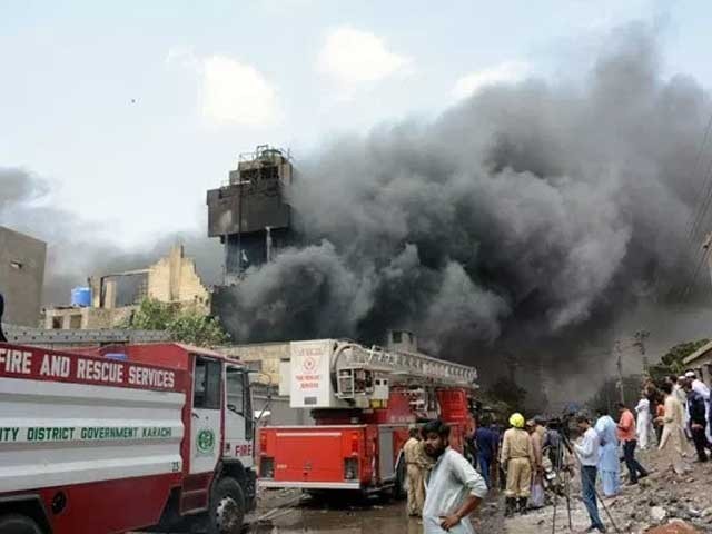 صبا سینما کے قریب خوفناک آتشزدگی ،دو فیکٹریاں جل گئیں
