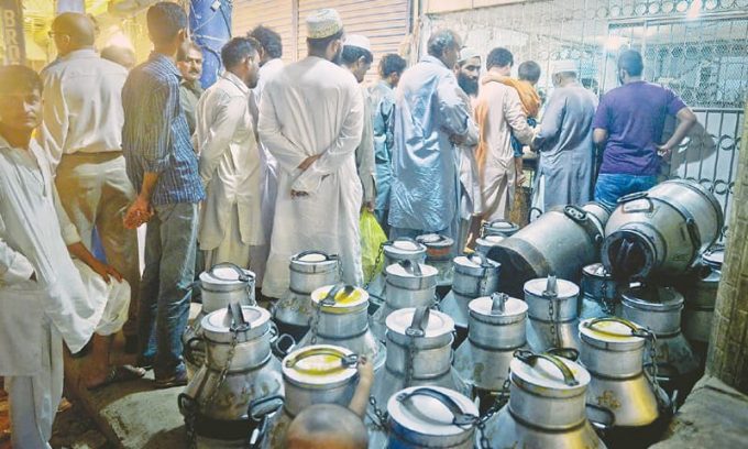 دھرنوں سے نظام زندگی درہم برہم دودھ بحران کا خدشہ