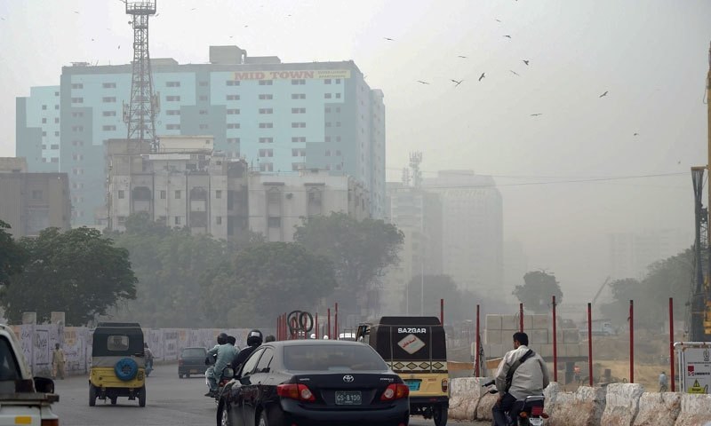 کراچی کی فضا شدید آلودہ، حدنگاہ انتہائی کم