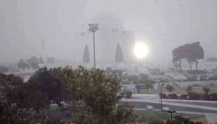 کراچی میں ہوا کی رفتار میں کمی کا امکان