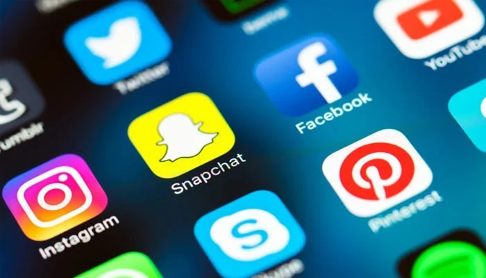 حکومت نے سوشل میڈیا ریگولیٹ کرنے کے قواعد پر نظرثانی کی ہامی بھرلی
